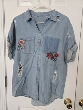 Express Light Blue Denim Button-Down Shirt Floral Embroidery Womens Size XL